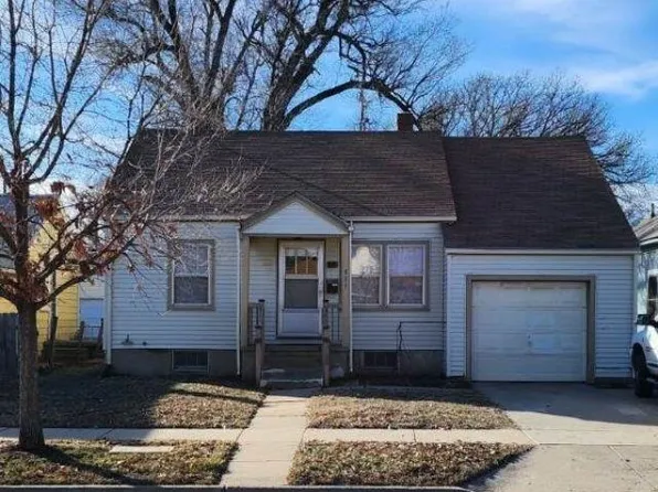 805 N Plum St, Hutchinson, KS 67501