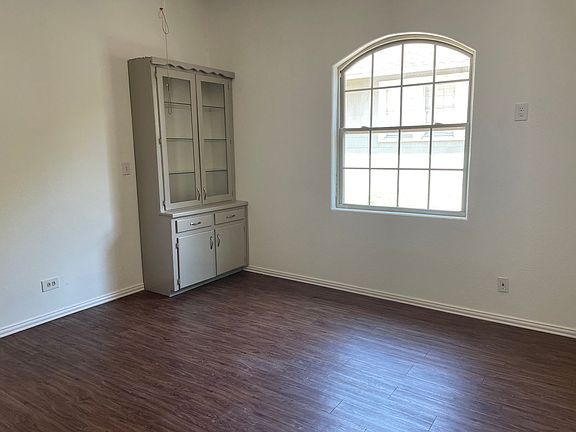 5th image of 2518 Carter Ave