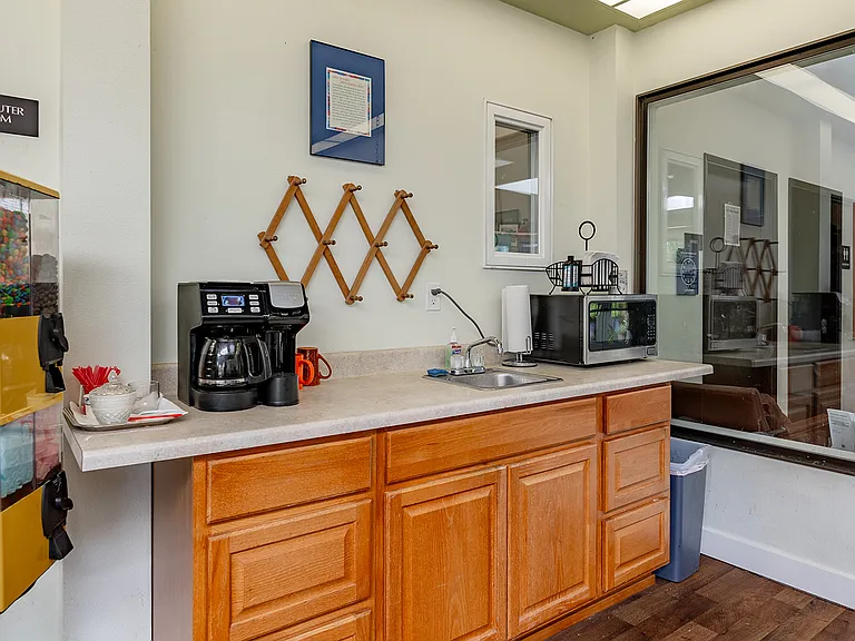 Marine Plaza Apartments — Photo 12