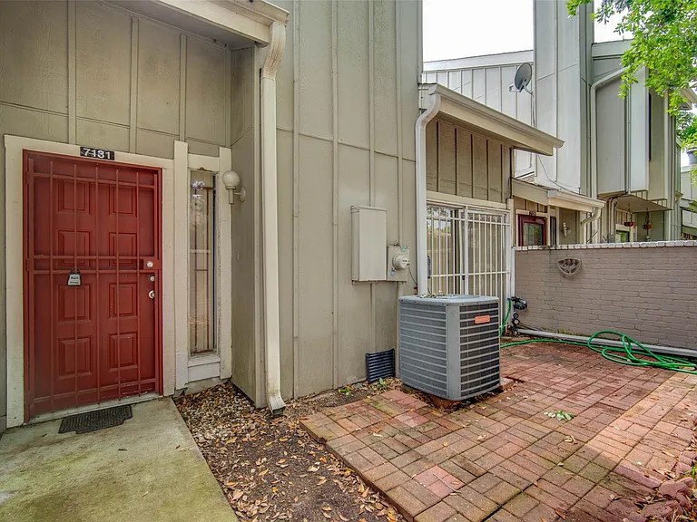 7131 Brendam Ln — Photo 6