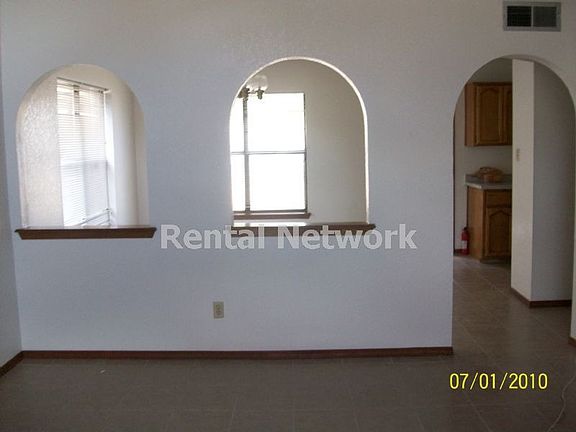 Living room to dining area