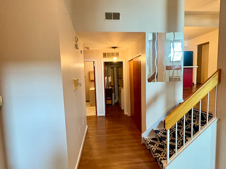 409 La Grange Ave #112 — Photo 8
