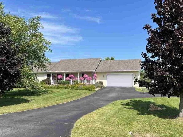 1362 Tracy Ln, Petoskey, MI 49770