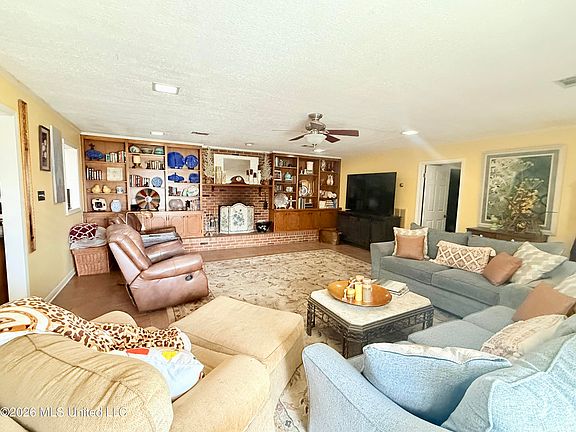 4th image of 1208 Medallion Dr