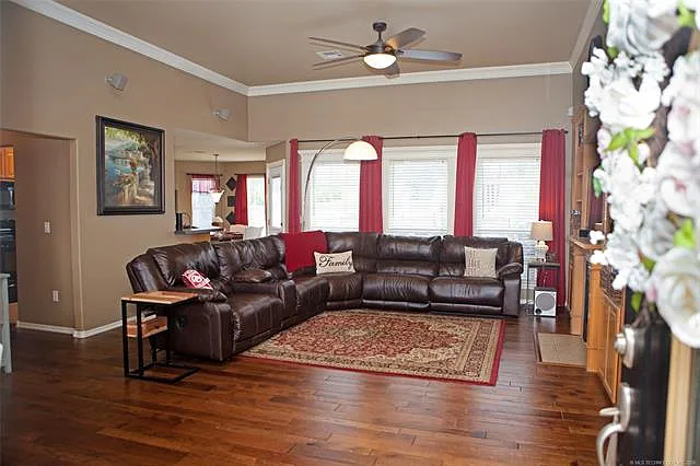 3 bed, 1537 sqft, $1,950 — Photo 4