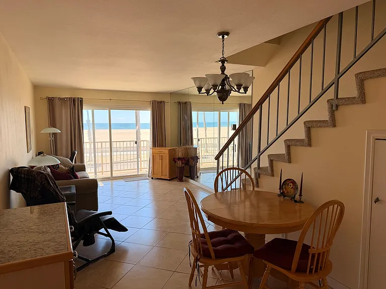 223 E Surfside Dr — Photo 7