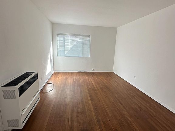 2nd image of 4447 1/2 N Bellflower Blvd