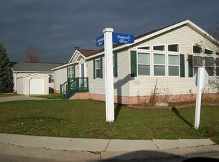 45261 Burgundy Dr, Macomb, MI 48044