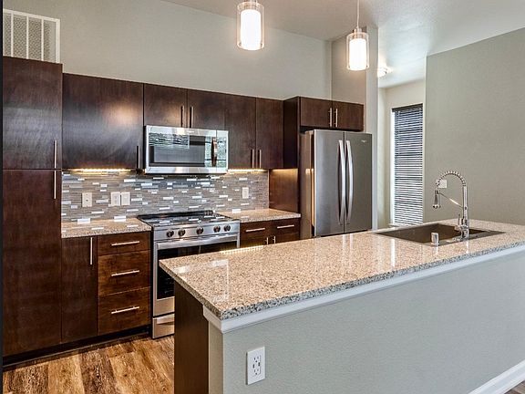 4th image of 4240 Throckmorton St #901