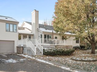 375 Elan Ct, Woodbury, MN 55125