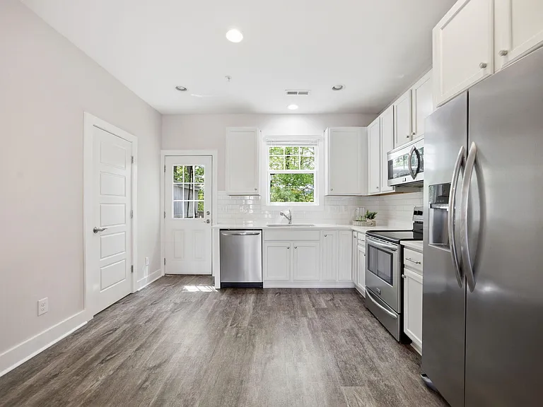 2800 Bedford Green Dr #106 — Photo 8