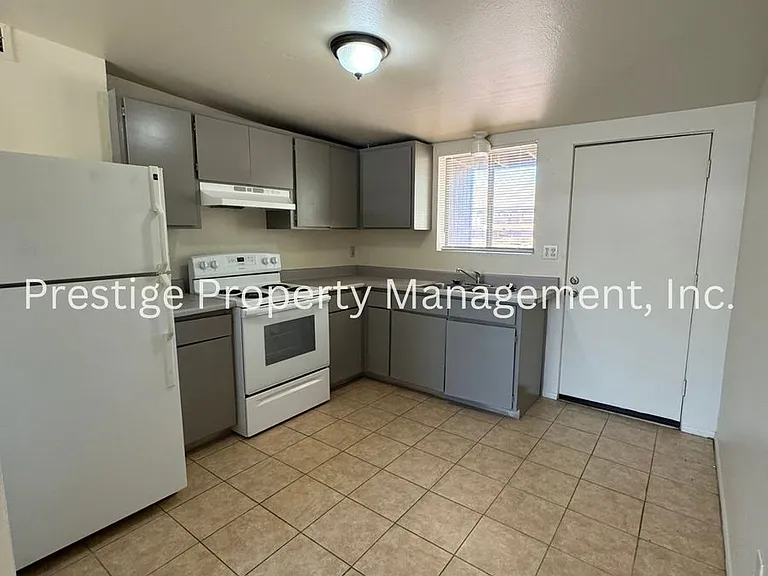 2302-2312 N Ralph Ave — Photo 6