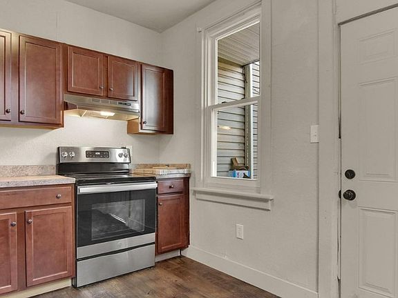 5th image of 6 S 18th St APT 1