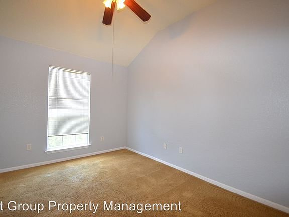 3rd image of 1904 Pecan Cove Dr