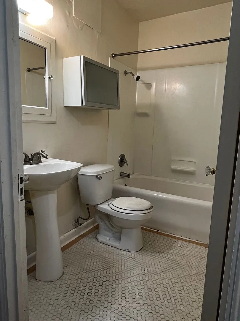 Conrad — Photo 4