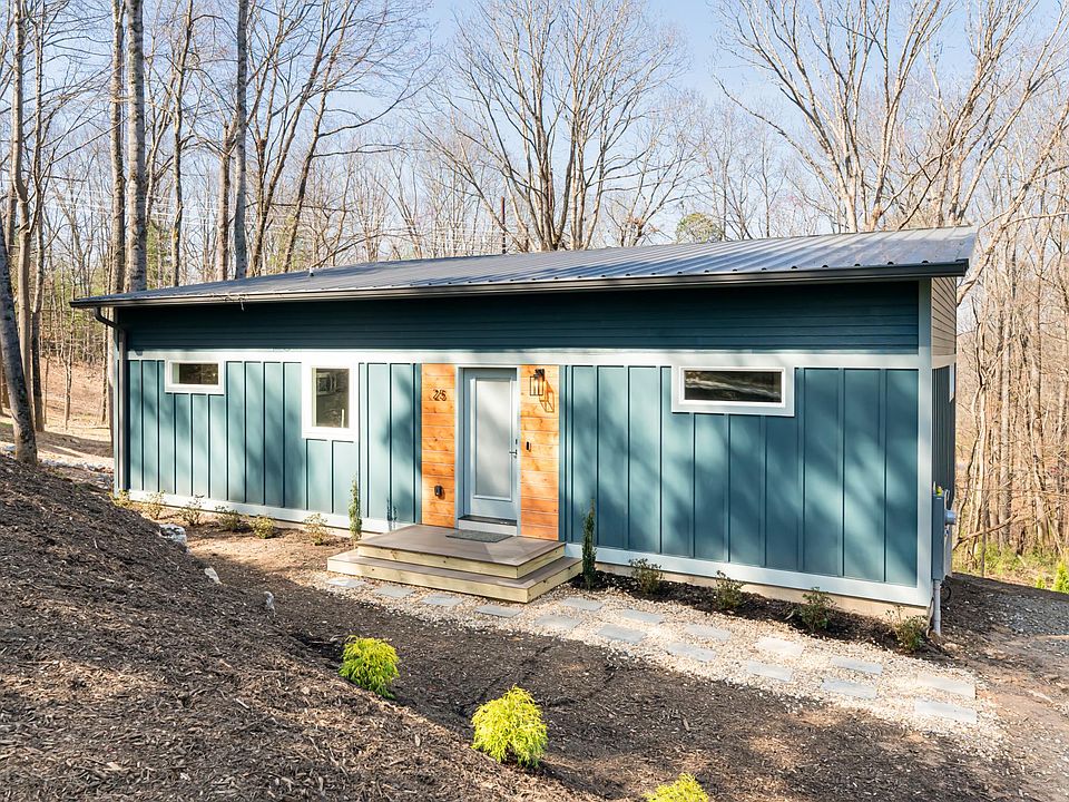Front of home - Welcoming and cute