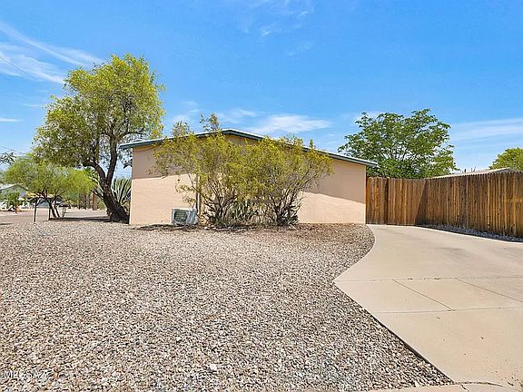 5th image of 2502 N Fremont Ave Unit 1