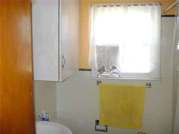 4th image of 4920 Stanley Ave