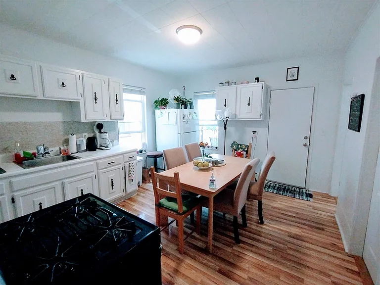10 Hardwick St #2 — Photo 2