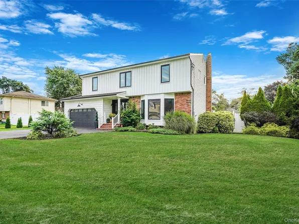 11 Susan Court, Deer Park, NY 11729