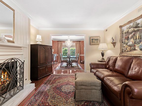 EXPANSIVE LIVING/DINING