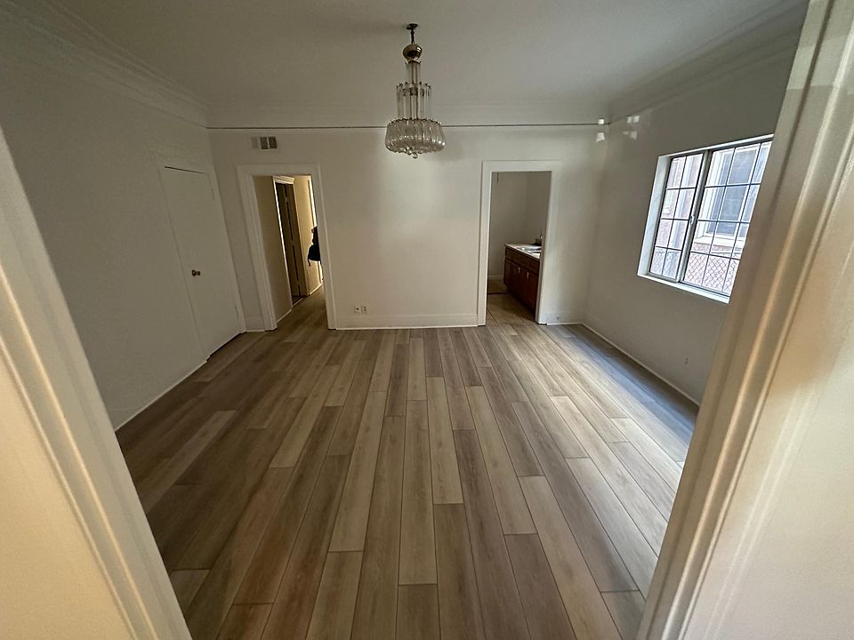 1st image of 331 N Mariposa Ave