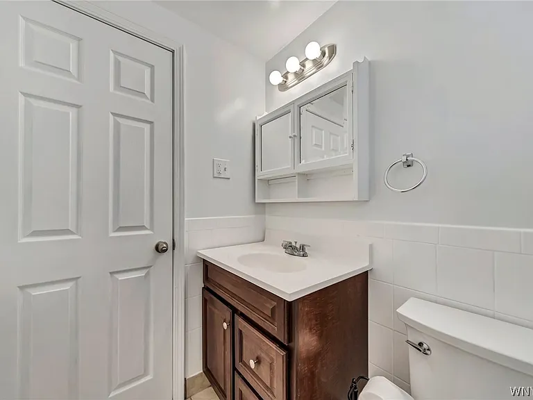 206 Wrexham Ct N — Photo 21