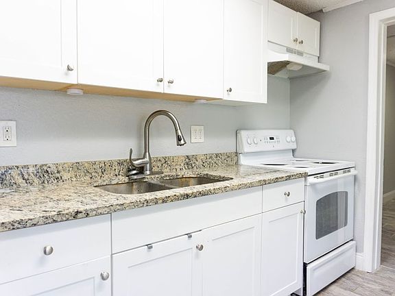 5th image of 1400 Strawberry Pl APT 12