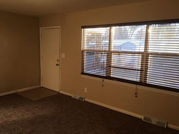 Entry/ Living Room