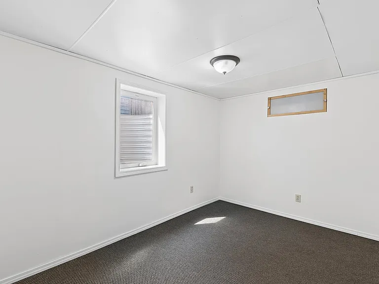 3512 S Division St — Photo 29
