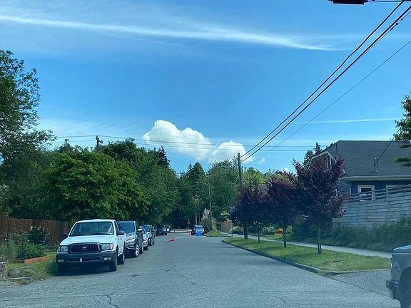 4th image of 11428 Woodley Ave S