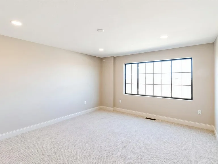 2103 Lacey Dr — Photo 10