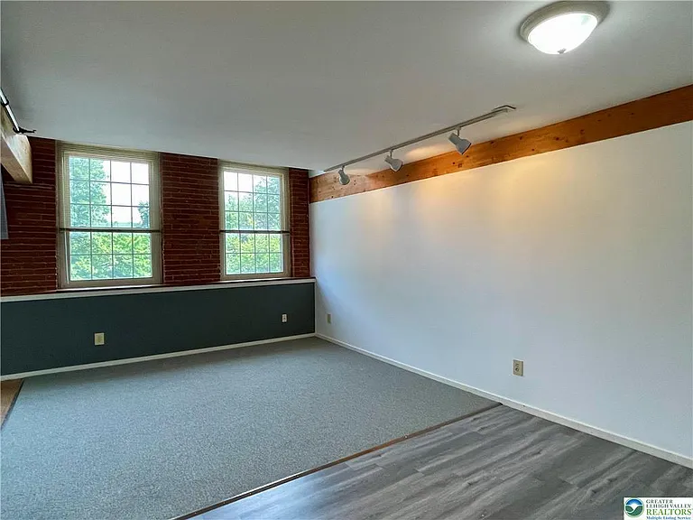 2nd Fl 1 bedroom dining Living Area
