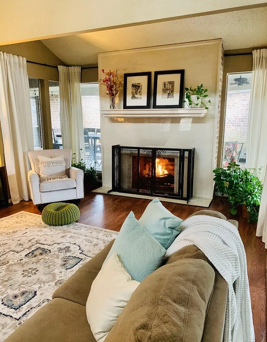 4 bed, 2500 sqft, $2,300 — Photo 2
