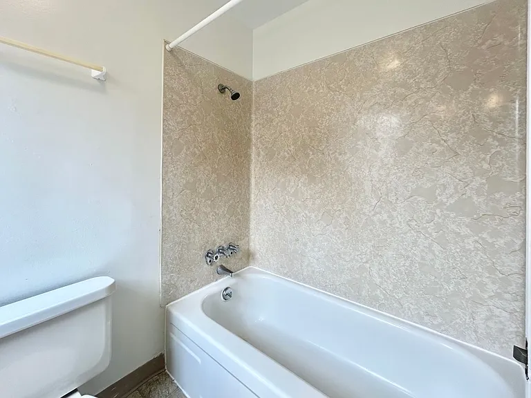 341-347 SE 30th Pl — Photo 25