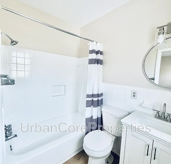 115 7th Ave N #8 — Photo 8