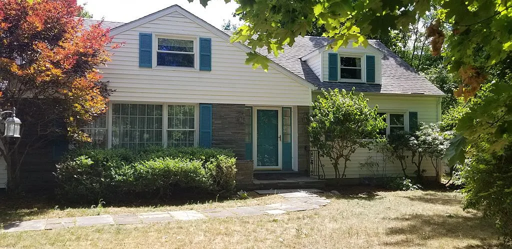 1745 Crestwood Rd photo 1