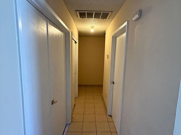 4th image of 2800 Gosford Rd #B