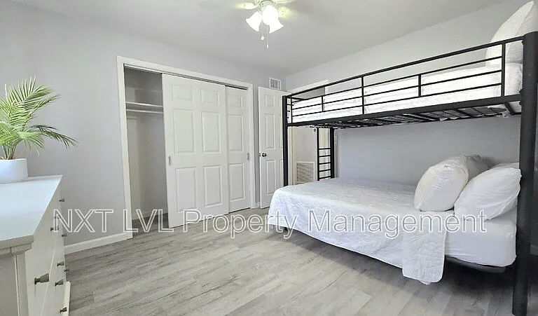 2348 Burton Ave — Photo 19