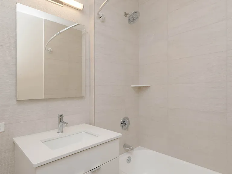 305 W 50th St #2M — Photo 23