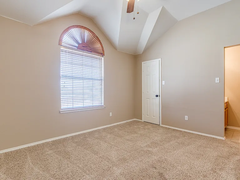 5857 Chatham Ln — Photo 16