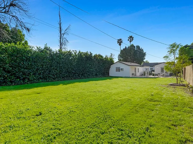 17733 Los Alimos St — Photo 19