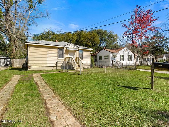 3rd image of 3143 GILMORE Street