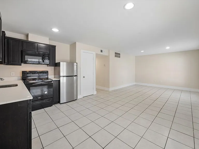 4300 Rosslyn — Photo 28