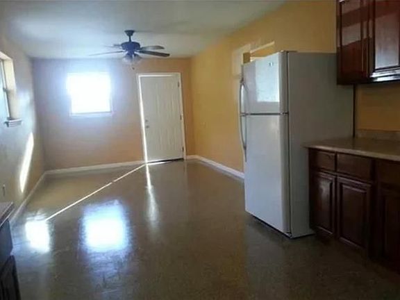 3rd image of 8533 Deerfield Dr