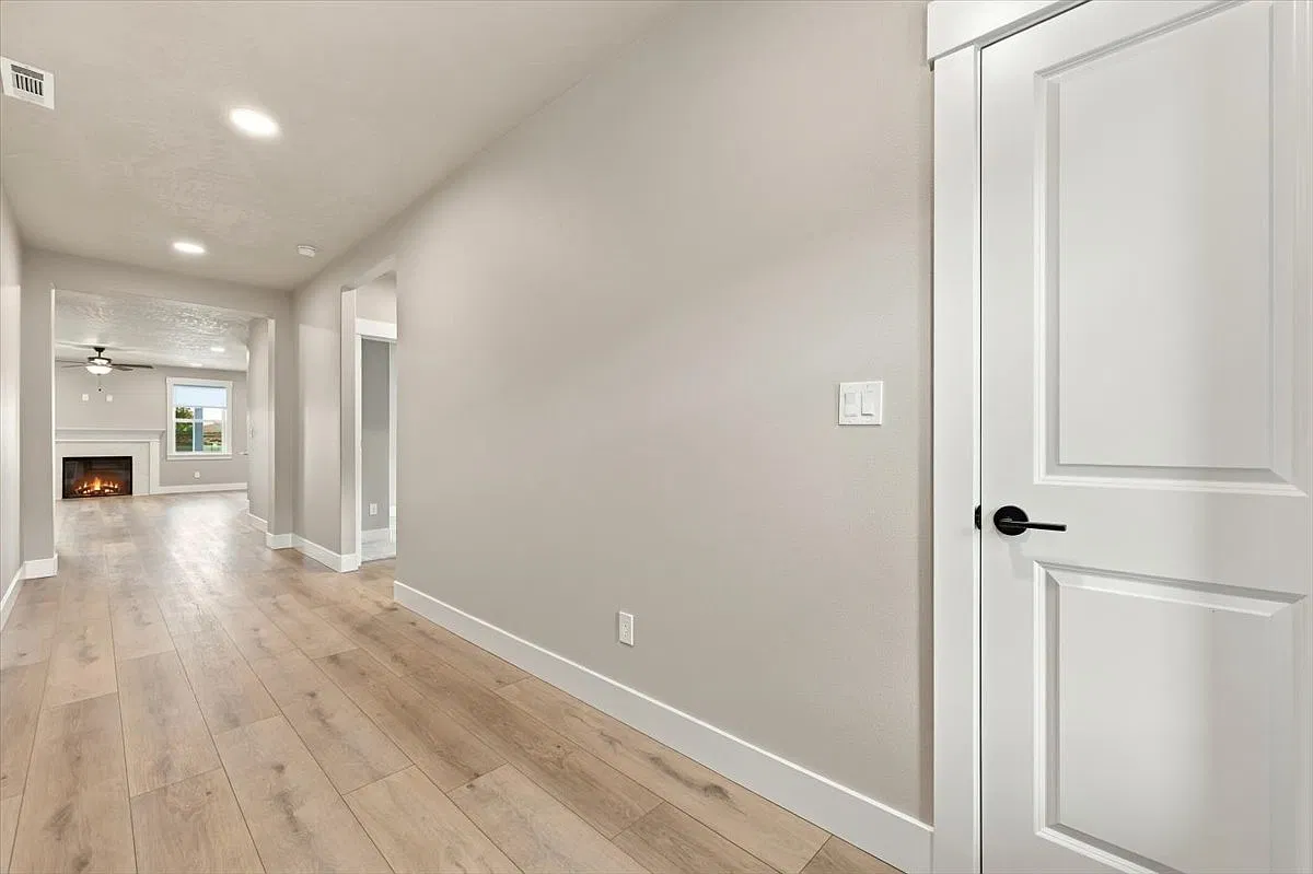 W 24th Ave, Kennewick — Photo 1