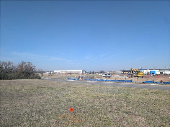 3rd image of 129th & Somerset Ter