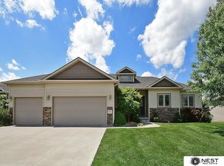 7521 Exbury Rd, Lincoln, NE 68516
