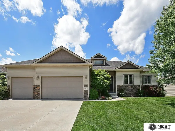 7521 Exbury Rd, Lincoln, NE 68516