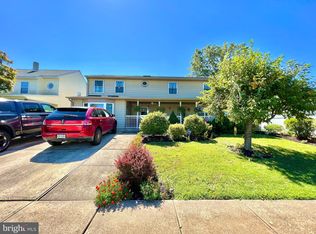 6 Idolstone Rd, Levittown, PA 19057